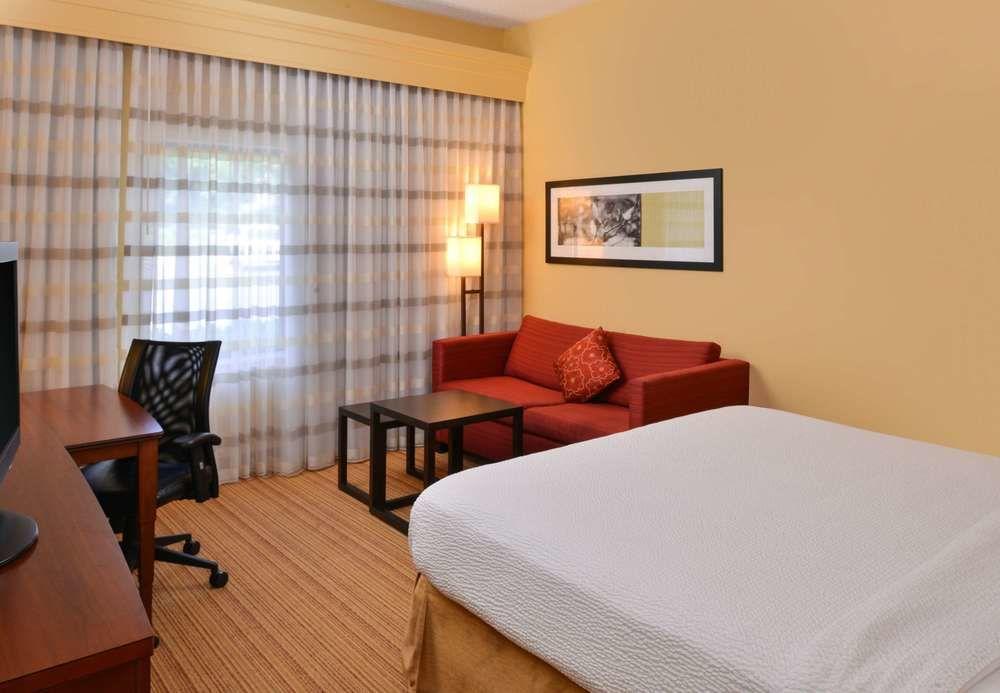 Courtyard By Marriott Columbia Northeast/Fort Jackson Area מראה חיצוני תמונה