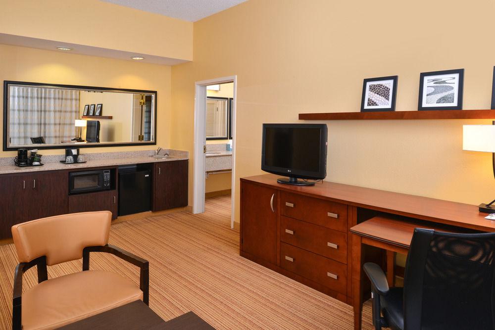 Courtyard By Marriott Columbia Northeast/Fort Jackson Area מראה חיצוני תמונה